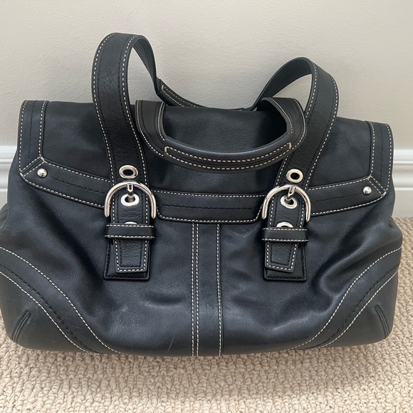 Coach Handbags - Coach leather purse